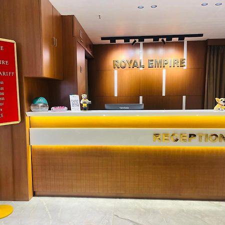 גנדהינאגר Hotel Royal Empire מראה חיצוני תמונה